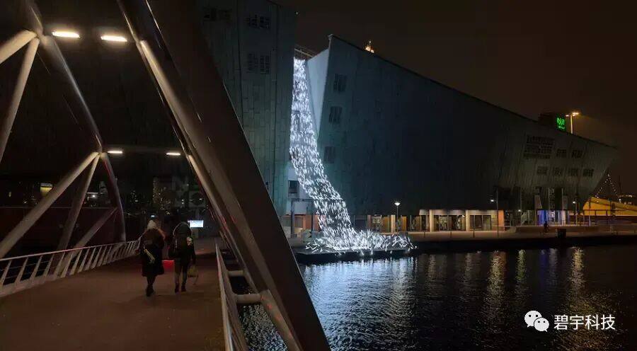 创意丨疑是银河落九天——灯光瀑布 — 配图 12