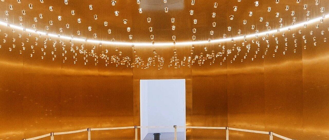 金色波浪——兰蔻菁纯艺术展创意装置 — 配图 1