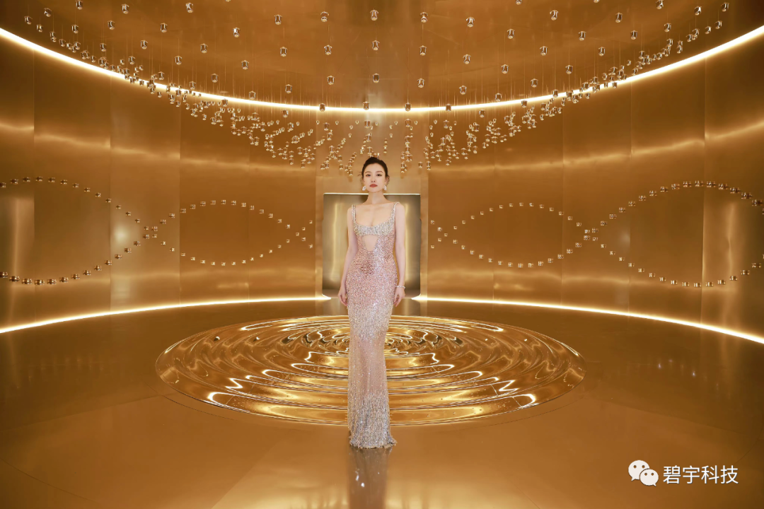 金色波浪——兰蔻菁纯艺术展创意装置 — 配图 3