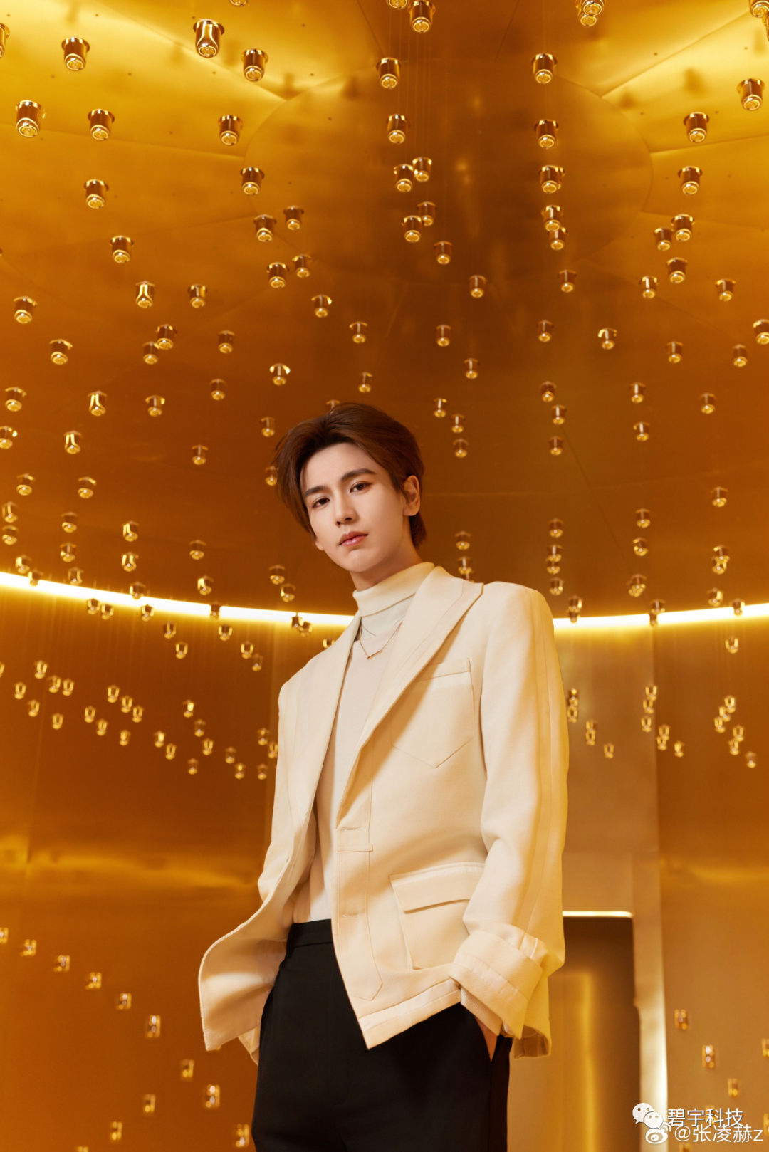 金色波浪——兰蔻菁纯艺术展创意装置 — 配图 6