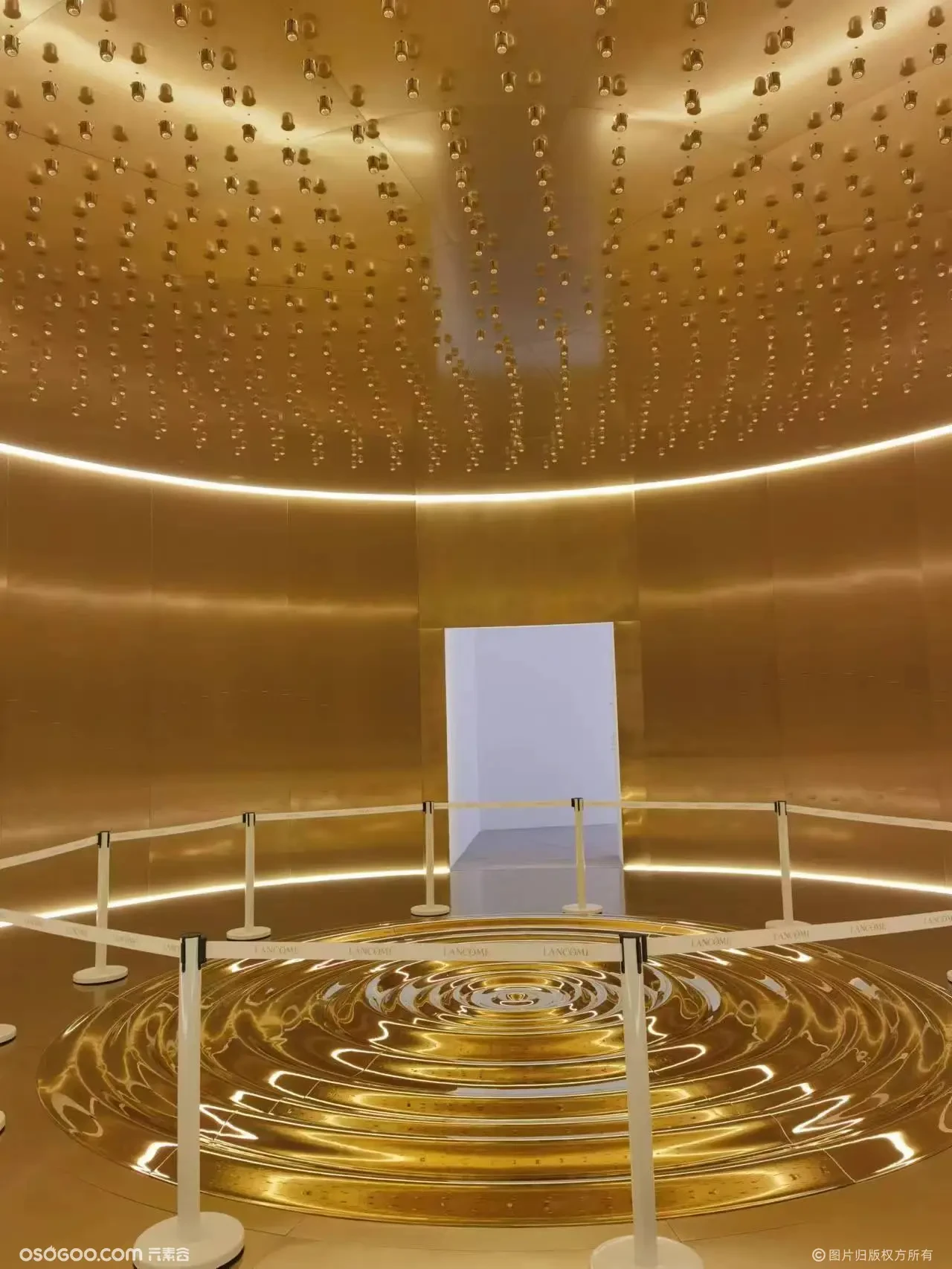 金色波浪装置现场