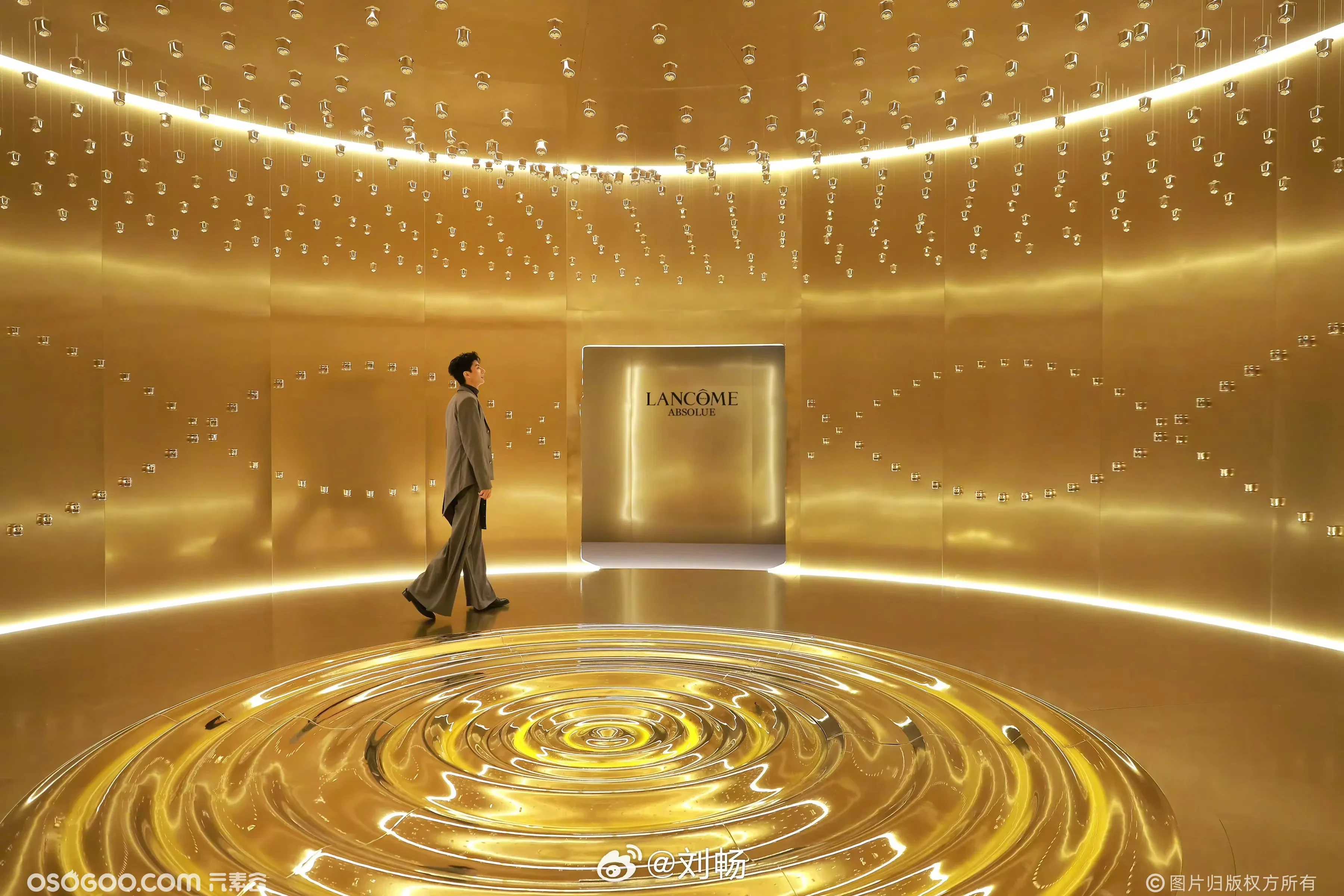 金色波浪装置现场